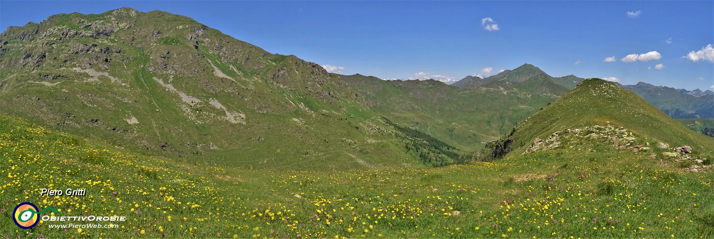 55 Versante nord del Mincucco  a dx , valle di Ponteranica al centro, Monte Ponteranica a sx .jpg